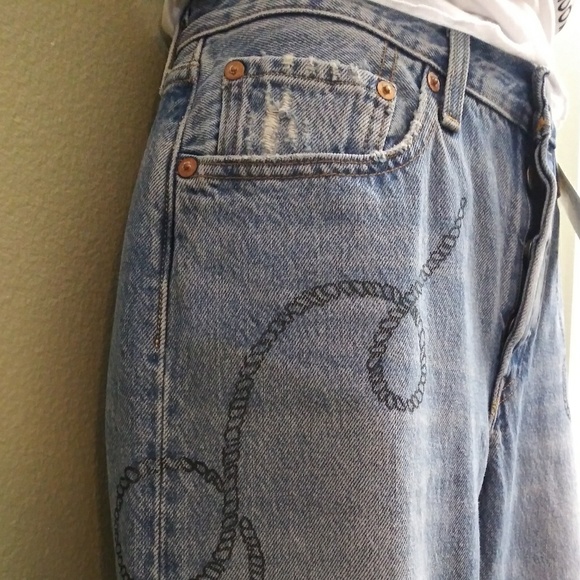 NWT Levi's Distressed Raw Edge 501 Jeans Pattern - Picture 3 of 6